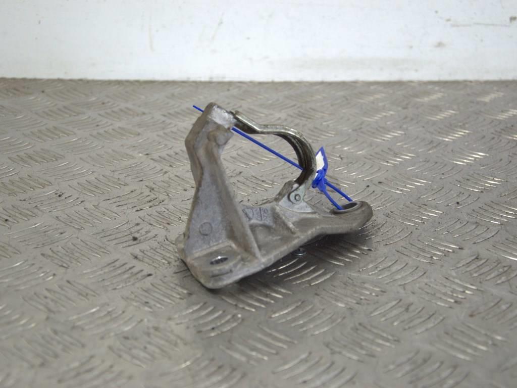 Кронштейн полуоси