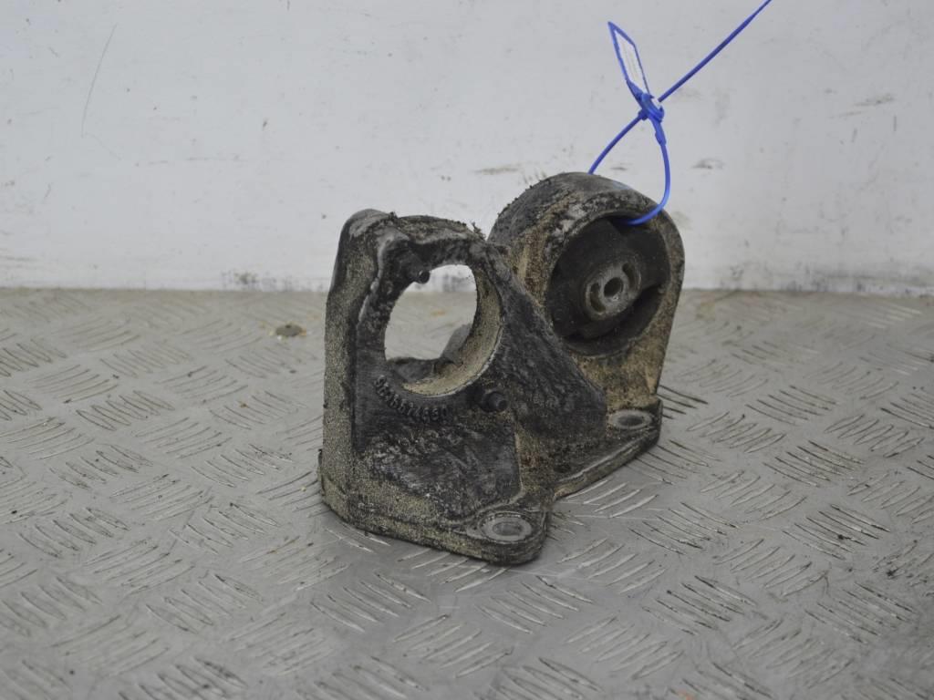 Кронштейн полуоси