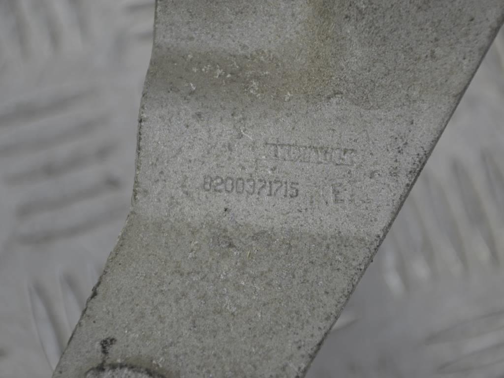 Кронштейн полуоси