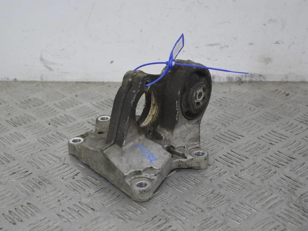 Кронштейн полуоси