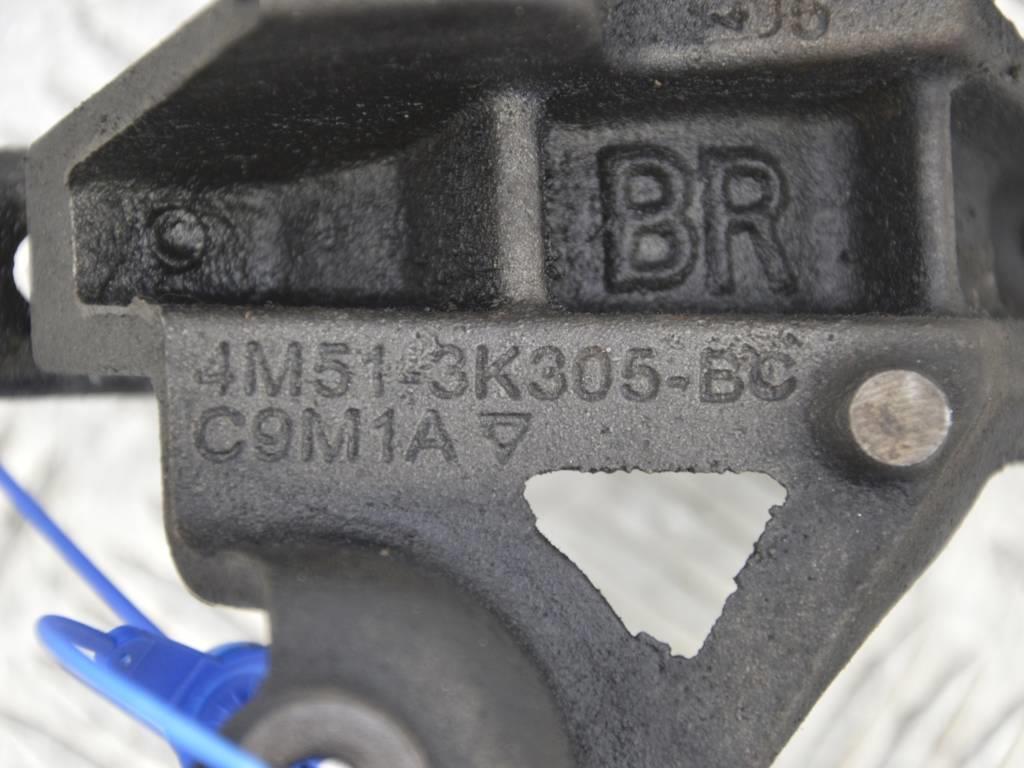 Кронштейн полуоси