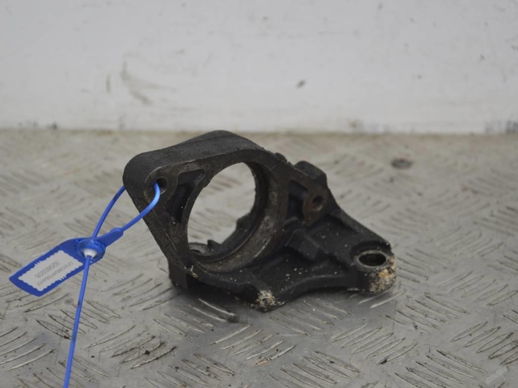 Кронштейн полуоси