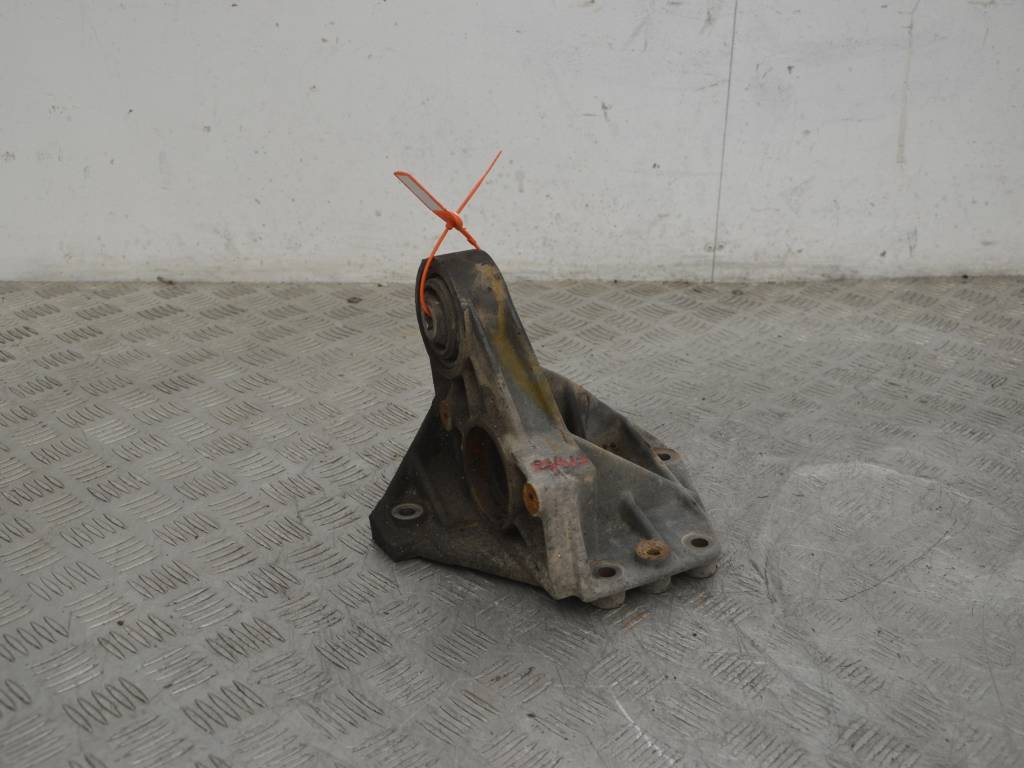 Кронштейн полуоси