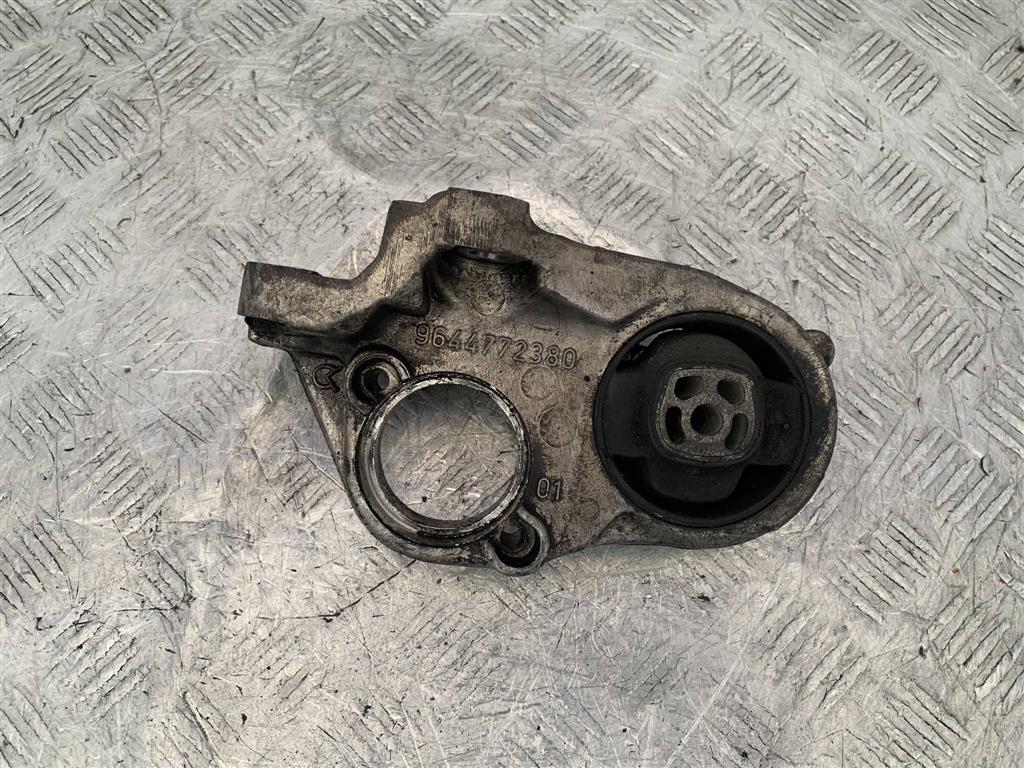 Кронштейн полуоси