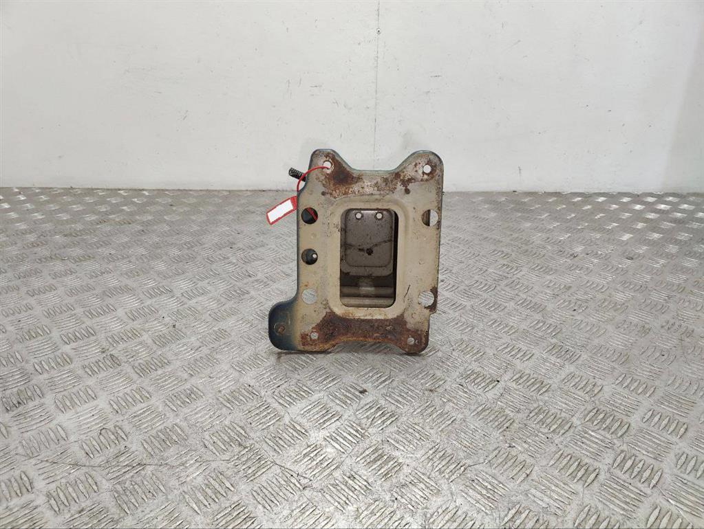 Кронштейн усилителя бампера переднего (домик)