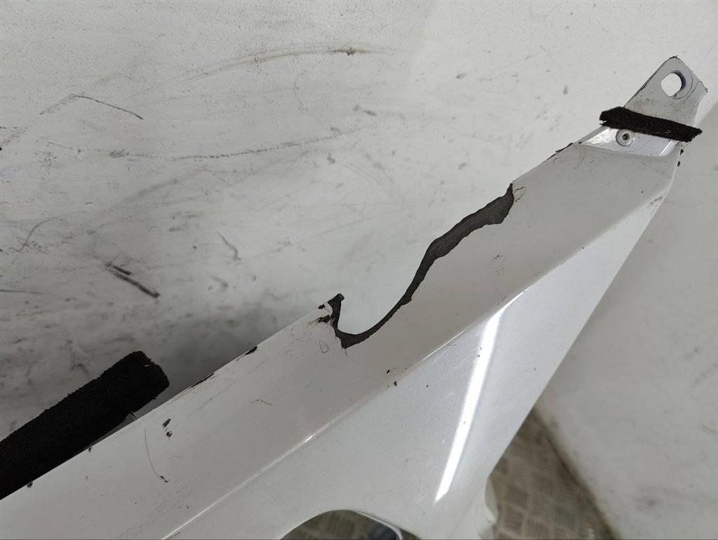 Крыло переднее левое