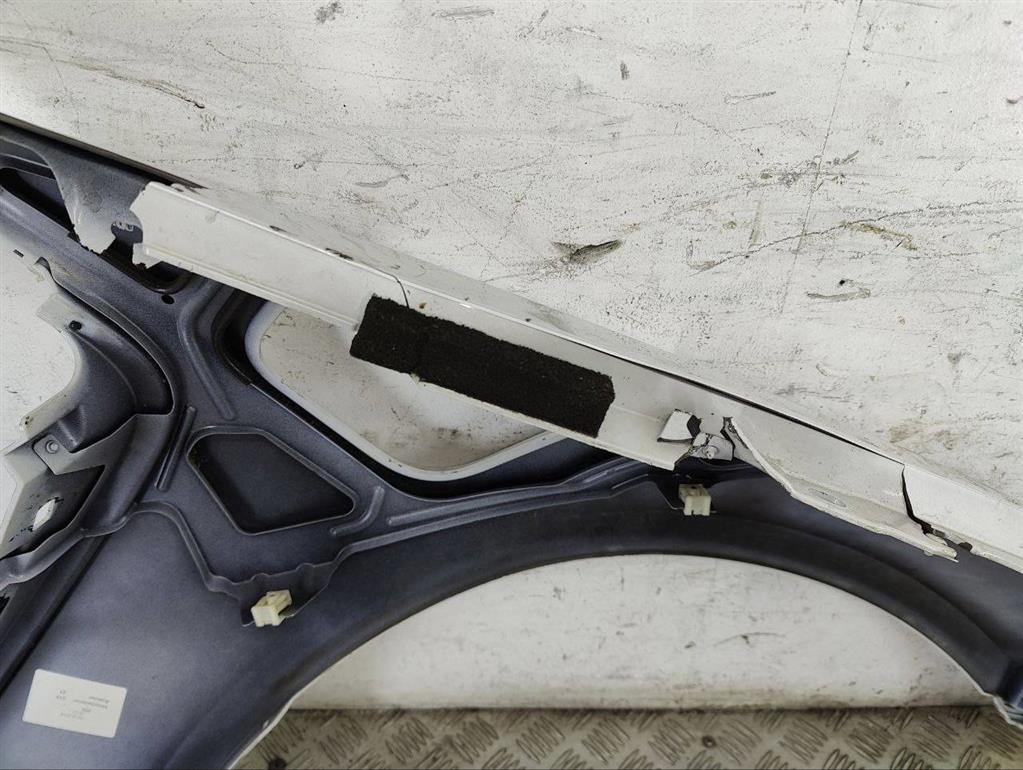 Крыло переднее левое