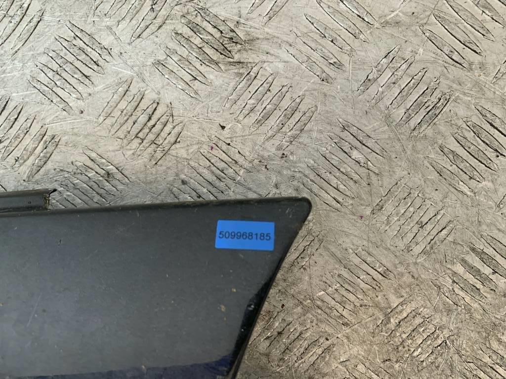 Крыло переднее левое