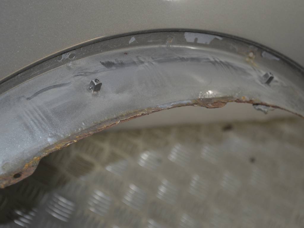 Крыло переднее левое