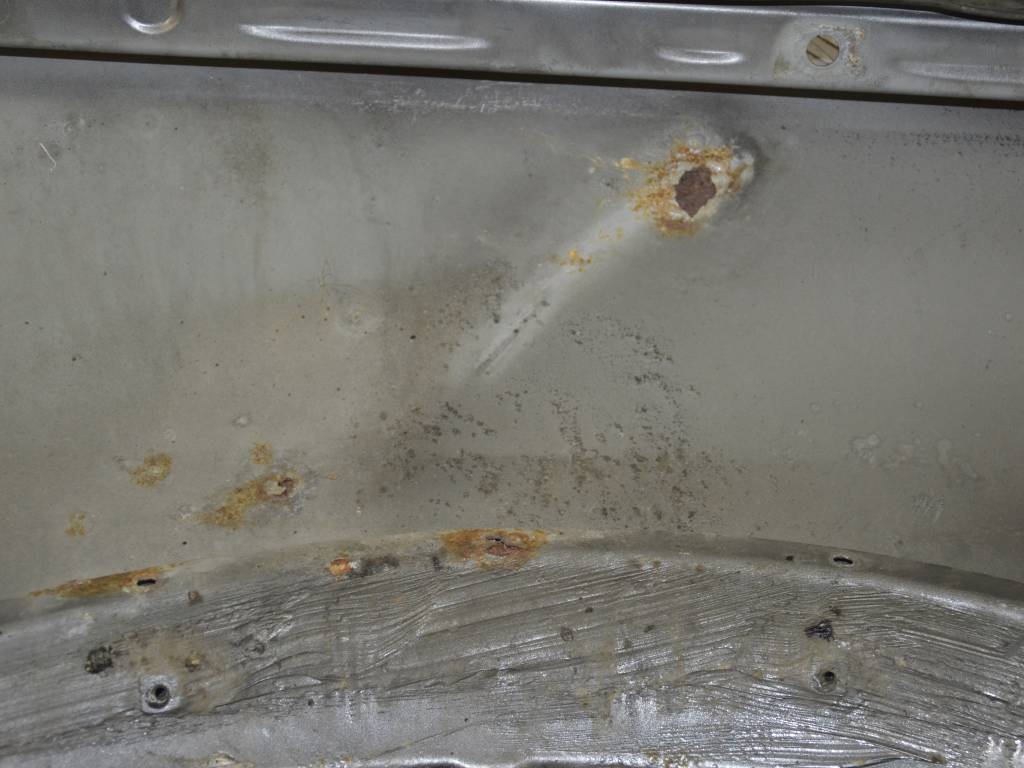 Крыло переднее левое