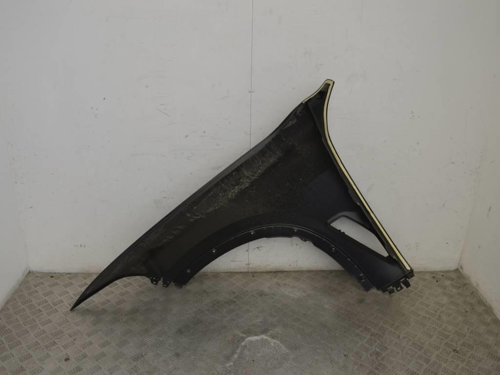 Крыло переднее правое