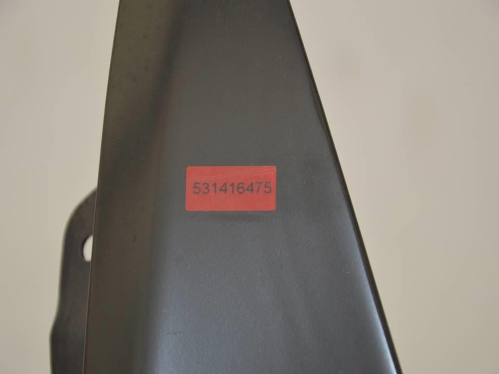 Крыло переднее правое