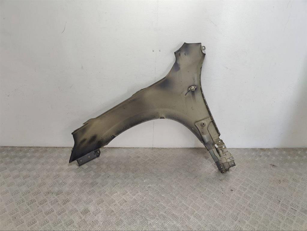 Крыло переднее правое