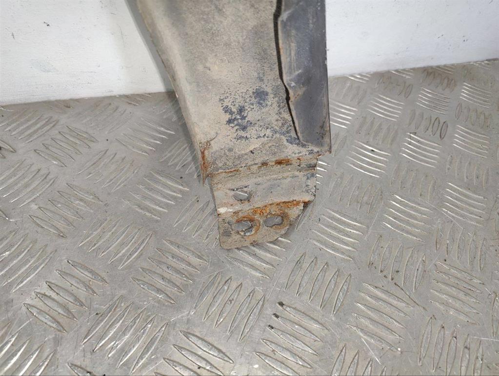 Крыло переднее правое