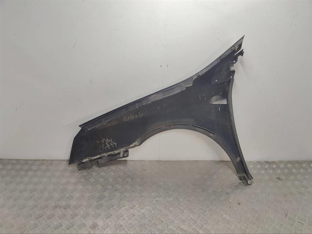 Крыло переднее правое