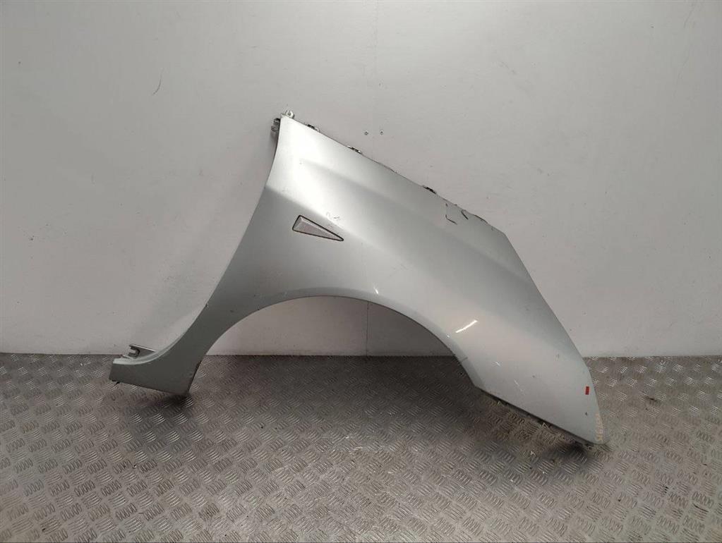 Крыло переднее правое