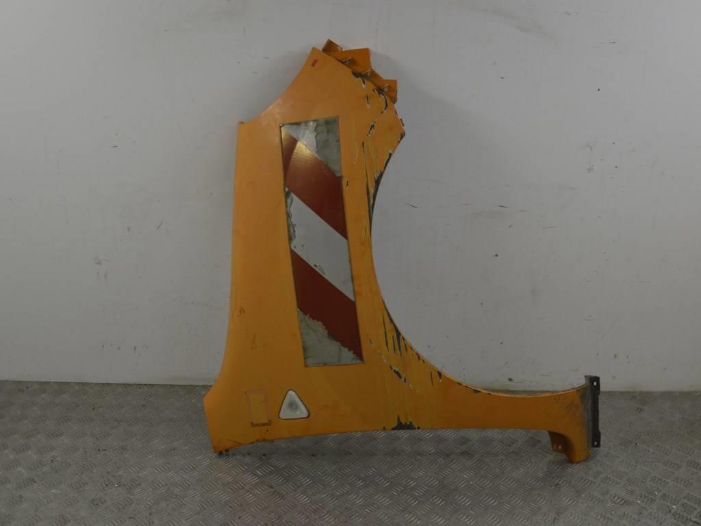 Крыло переднее правое