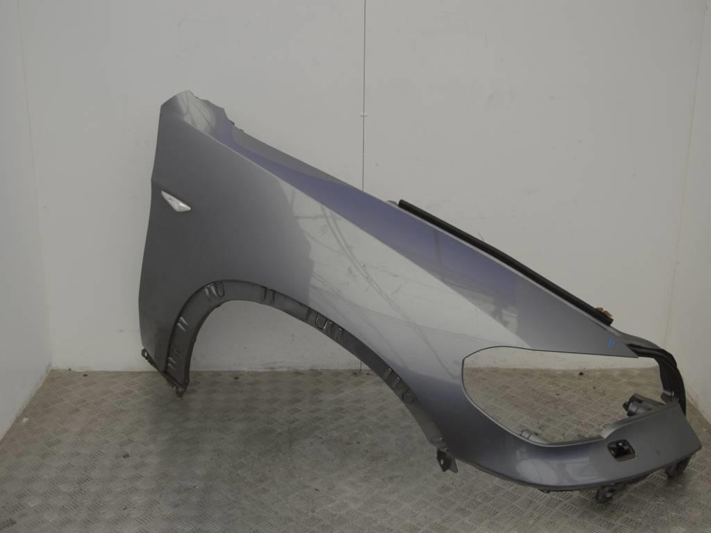 Крыло переднее правое