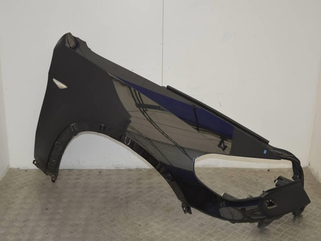 Крыло переднее правое