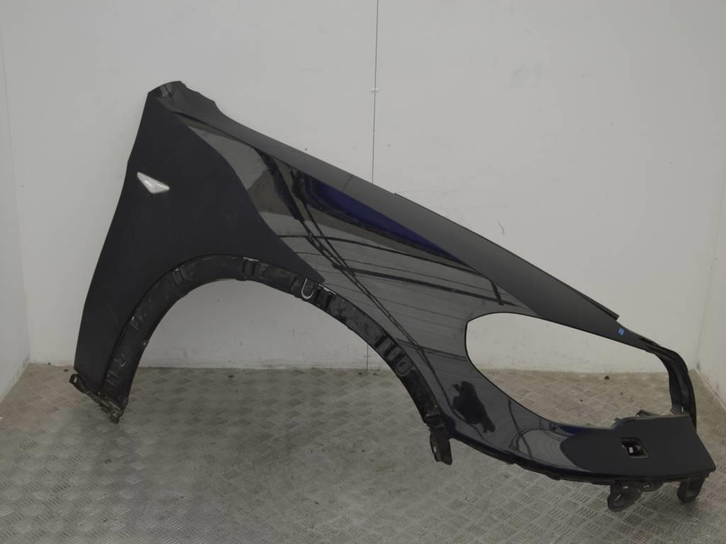 Крыло переднее правое