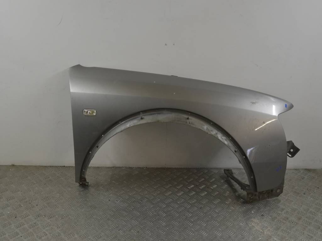 Крыло переднее правое