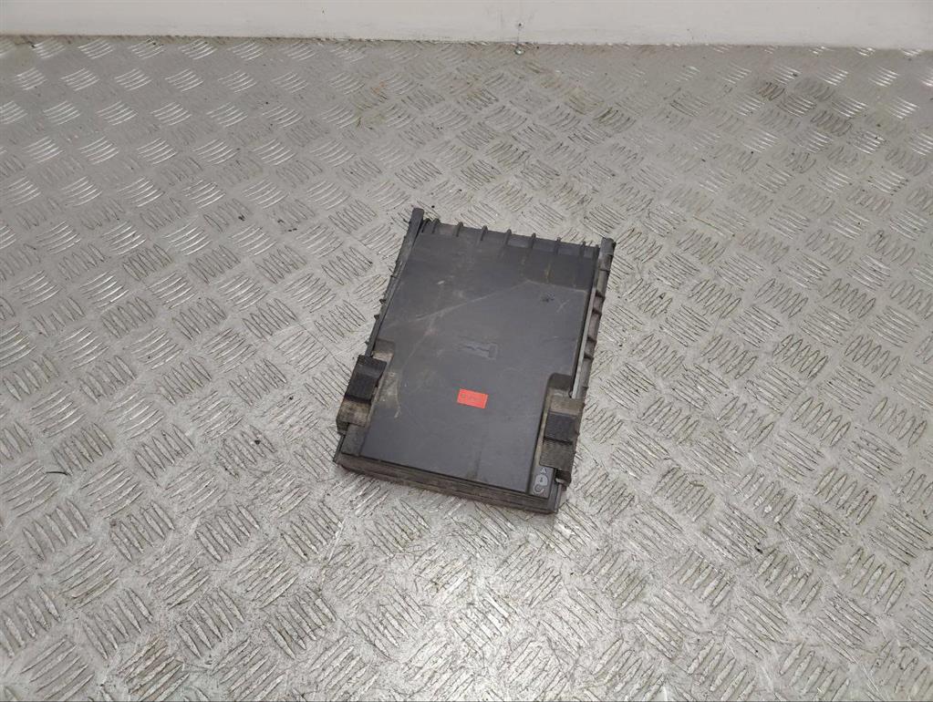 Крышка блока предохранителей