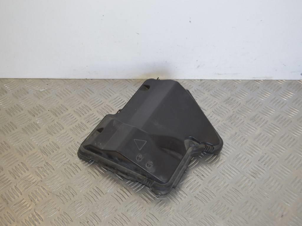 Крышка блока предохранителей