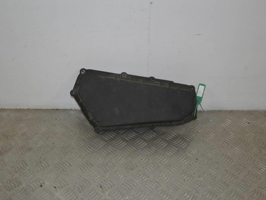 Крышка блока предохранителей