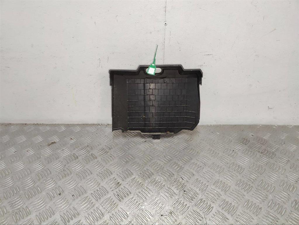 Крышка блока управления двигателем