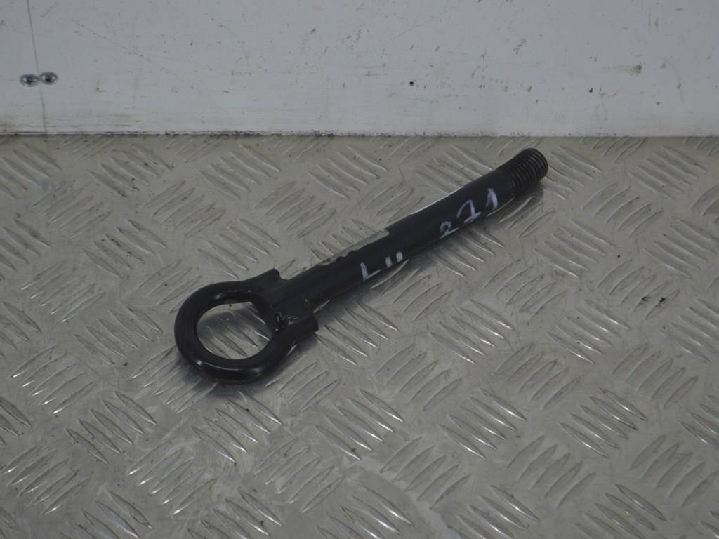 Крюк буксировочный