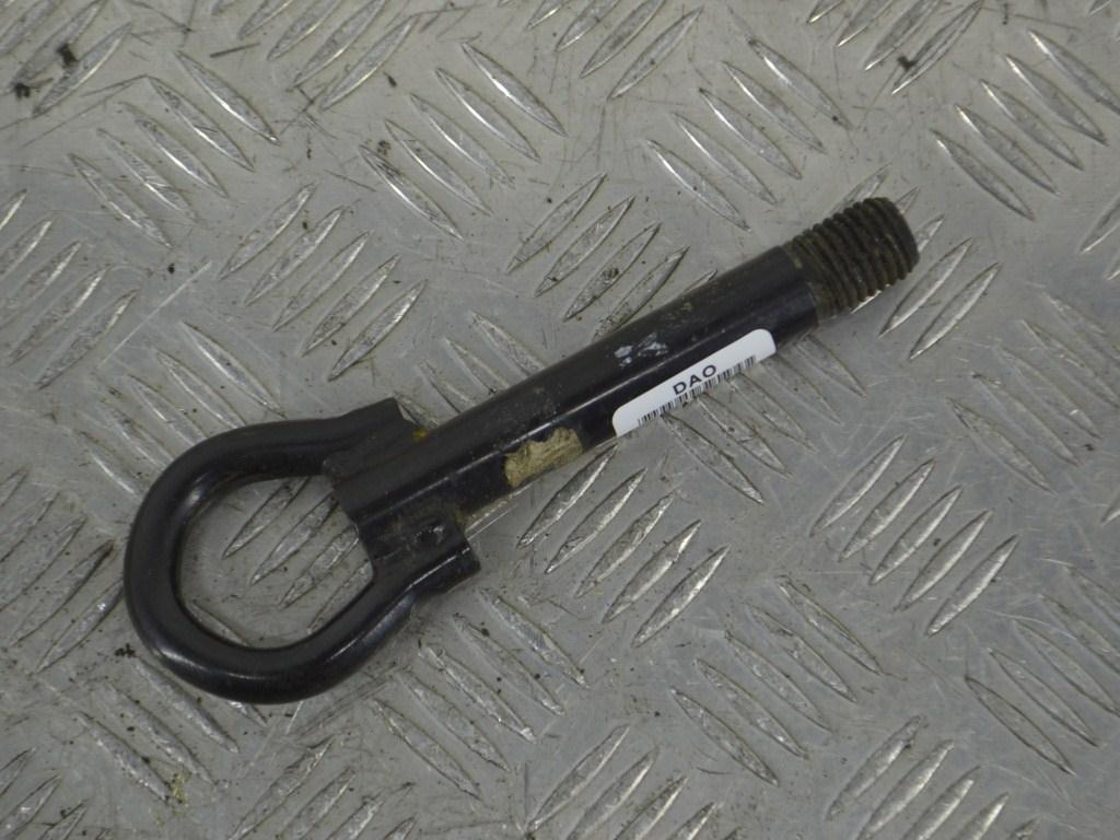 Крюк буксировочный