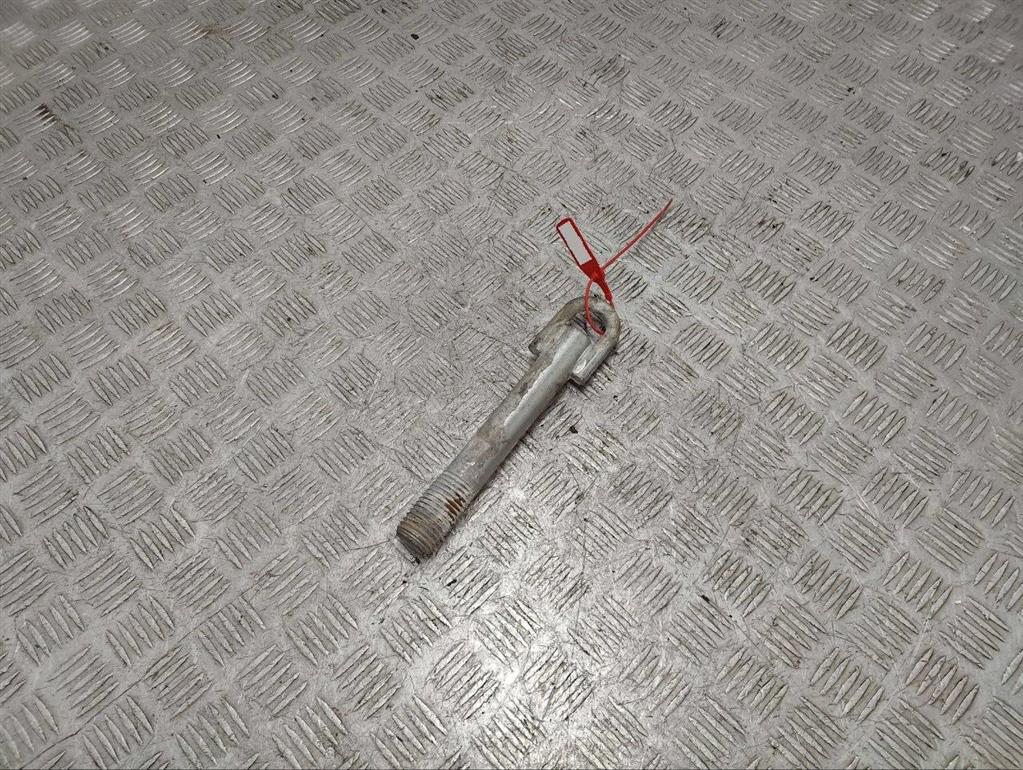 Крюк буксировочный