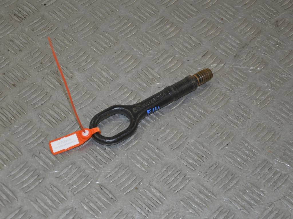 Крюк буксировочный