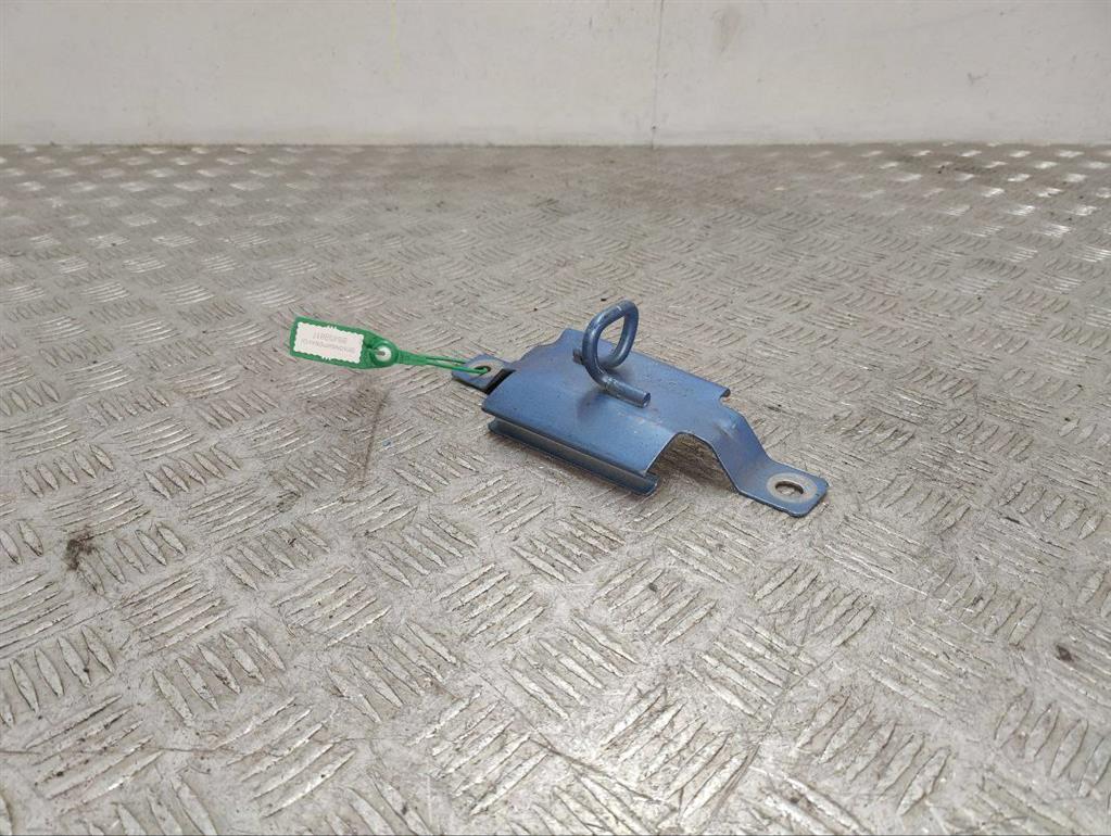 Крюк капота