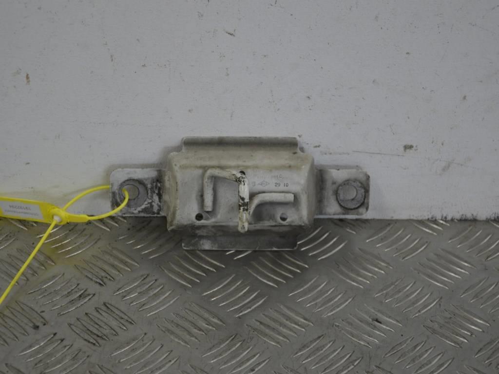 Крюк капота