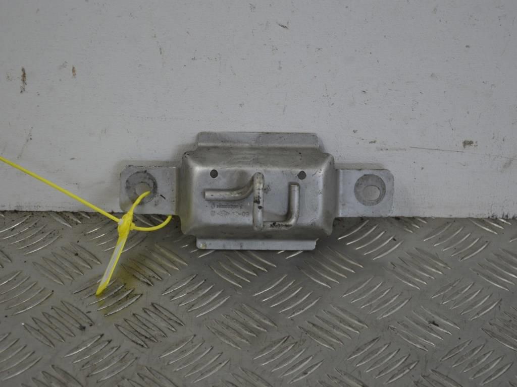 Крюк капота