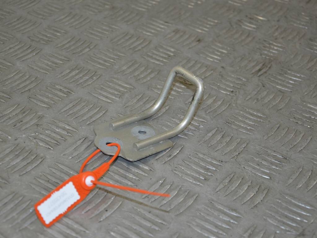 Крюк капота