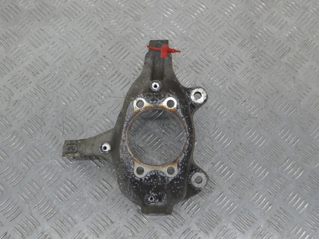 Кулак поворотный правый