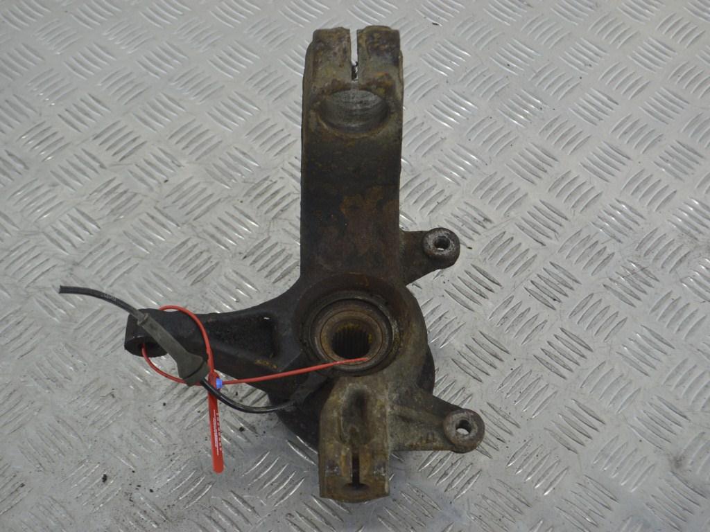 Кулак поворотный левый Renault Megane 2 (2002-2008)