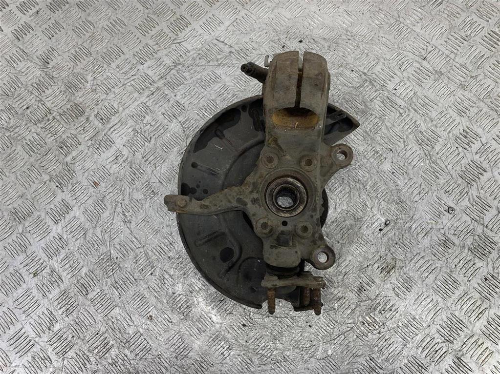 Кулак поворотный левый