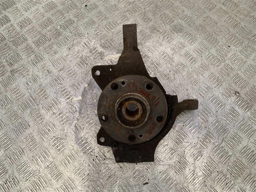 Кулак поворотный левый