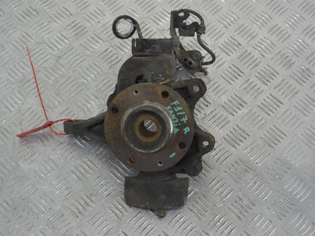 Кулак поворотный правый