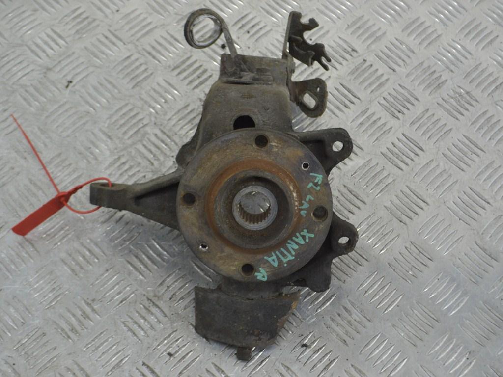 Кулак поворотный правый