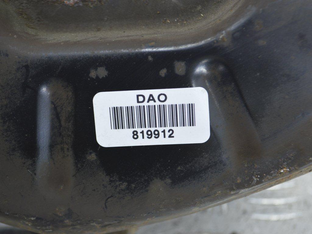 Кулак задний левый