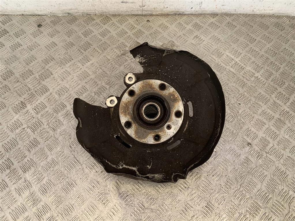 Кулак задний правый