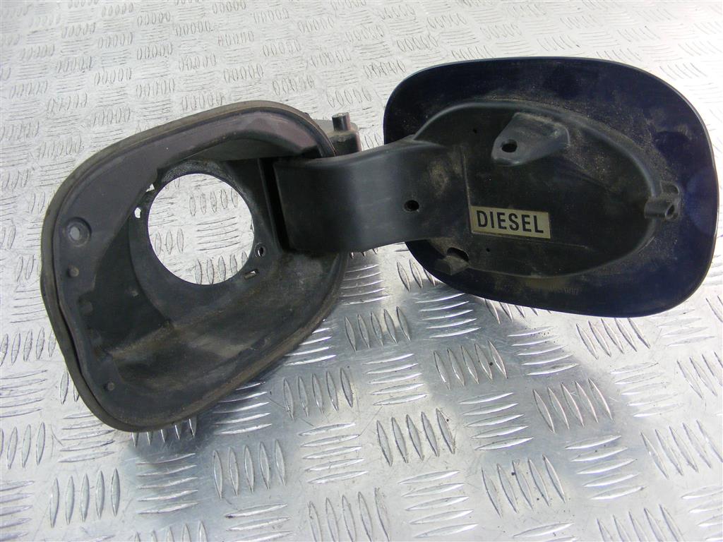 Лючок топливного бака