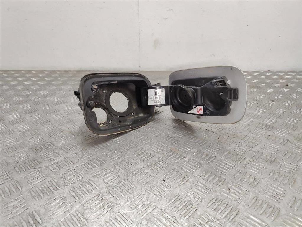 Лючок топливного бака