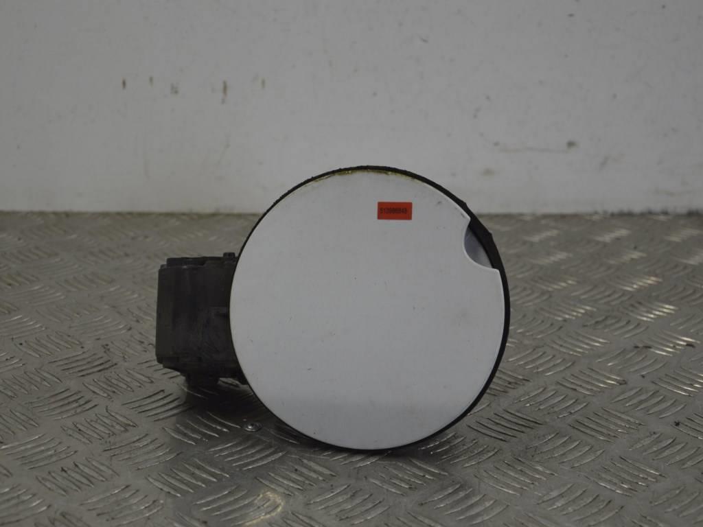 Лючок топливного бака