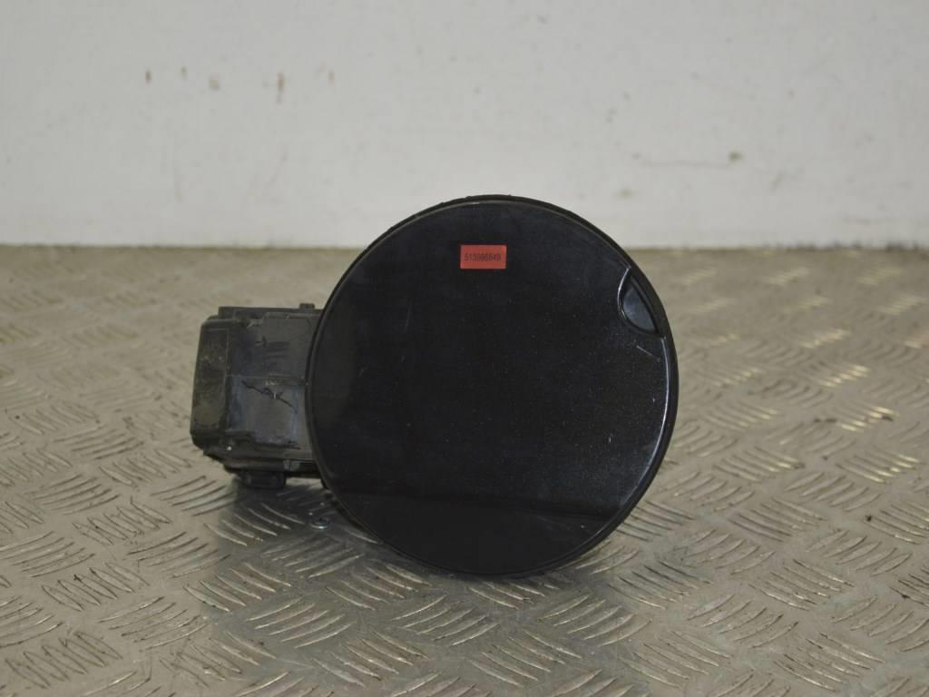 Лючок топливного бака