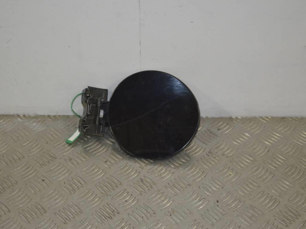 Лючок топливного бака